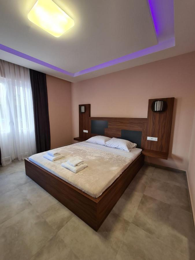 Hotel Centrum Titova Mitrovica Exteriör bild