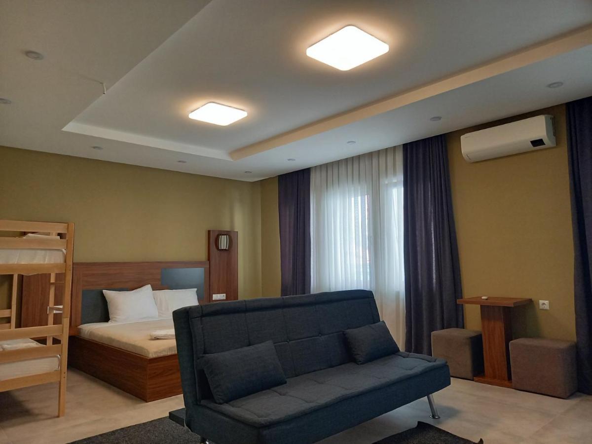 Hotel Centrum Titova Mitrovica Exteriör bild