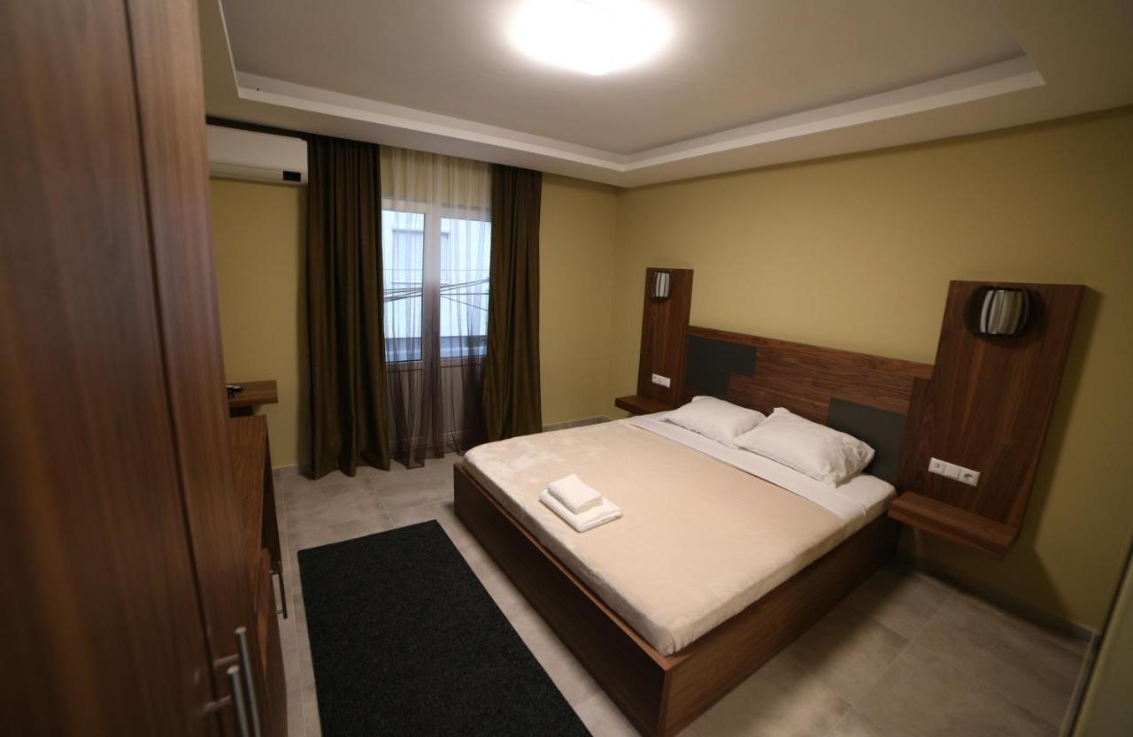 Hotel Centrum Titova Mitrovica Exteriör bild